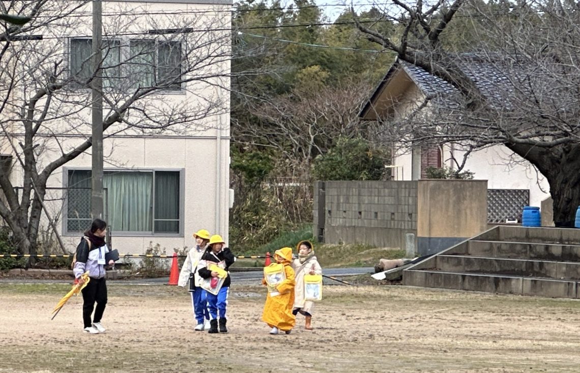 雄島小学校　２年生の町たんけん（スタッフ協力）